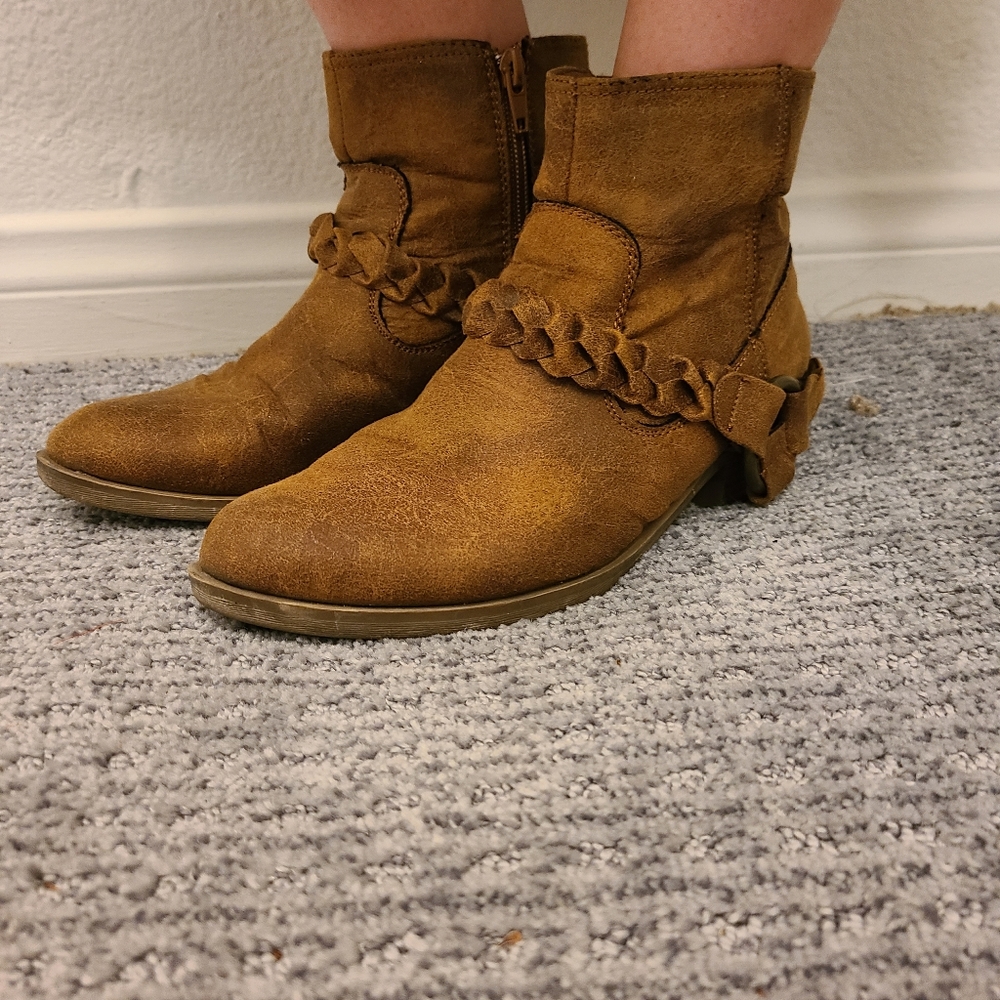 Xoxo Stylish Boots 👢 😍 - Picture 2 of 6